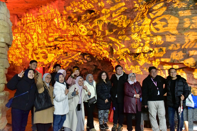 黃龍洞景區(qū)春節(jié)活動(dòng)精彩啟幕，中外文化交融共譜新春樂章